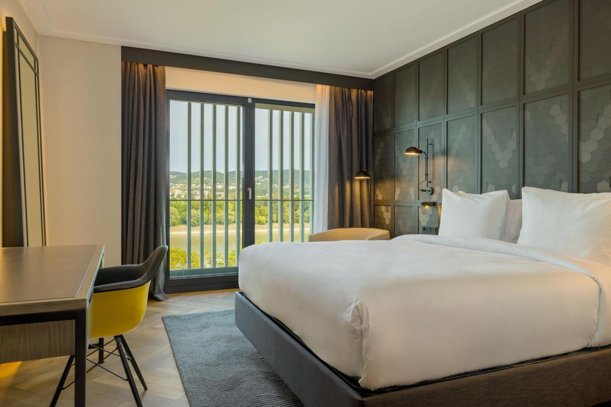 Four Points By Sheraton Budapest Danube Exterior photo