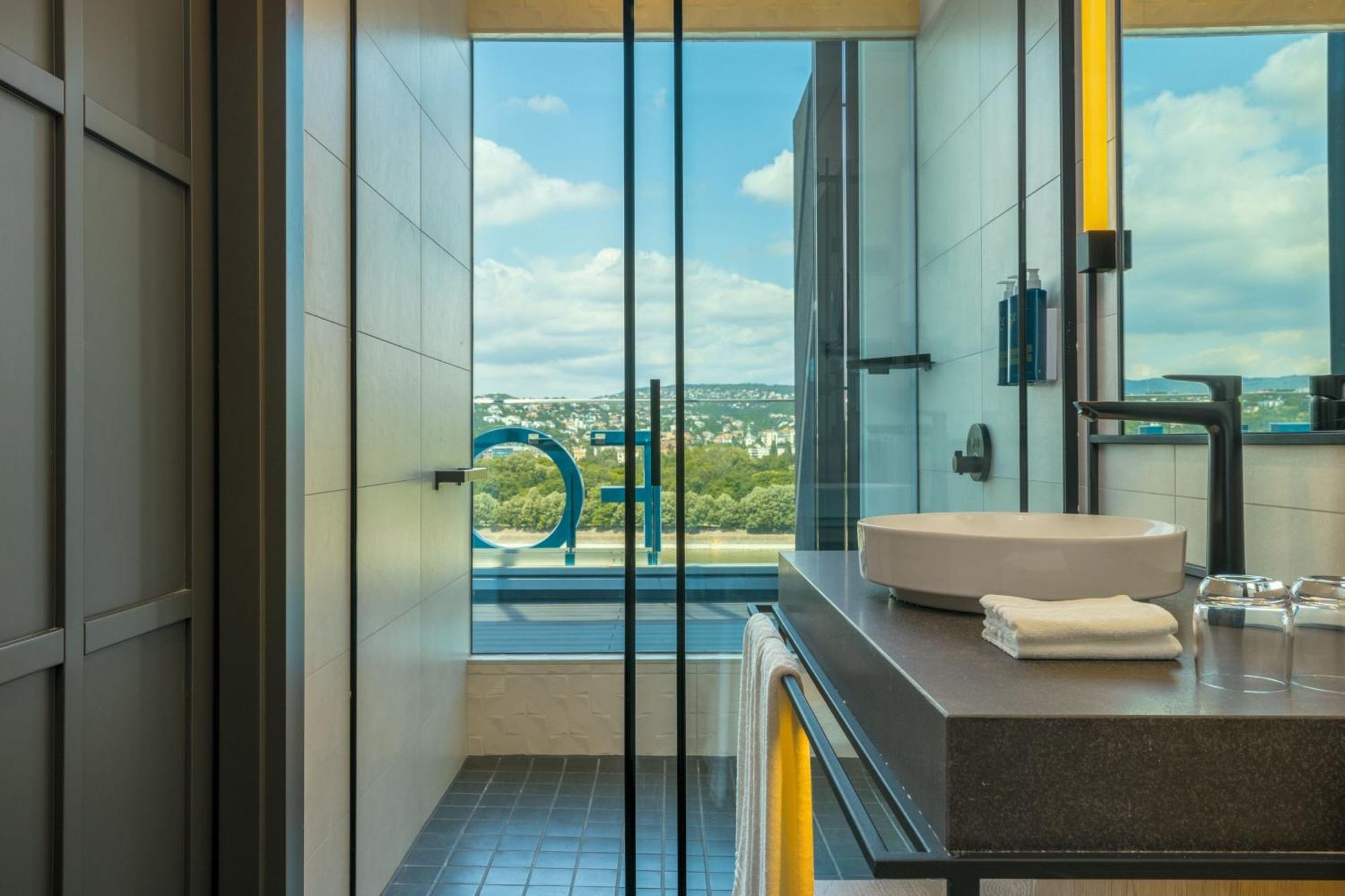 Four Points By Sheraton Budapest Danube Exterior photo